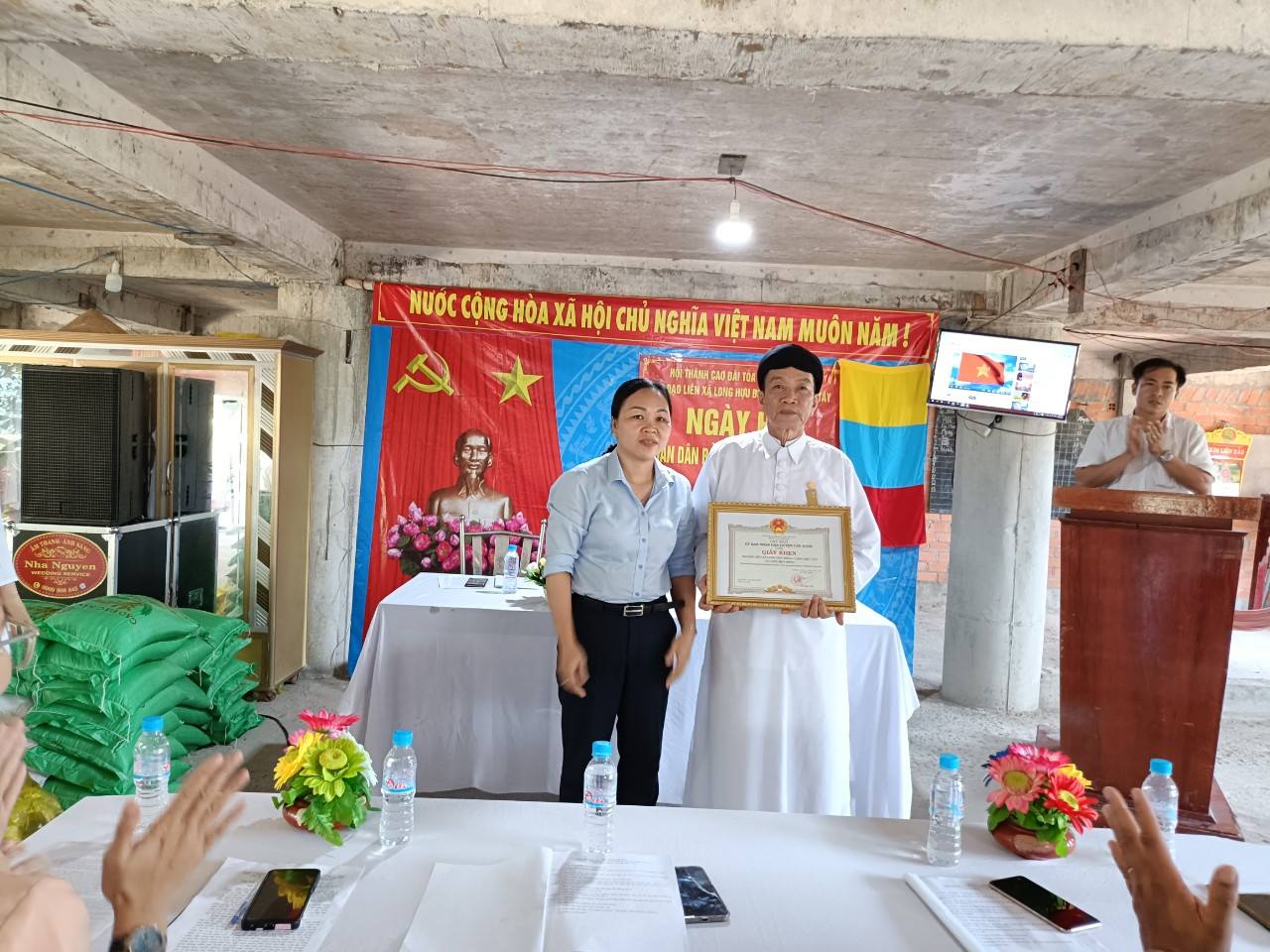 Anh-tin-bai